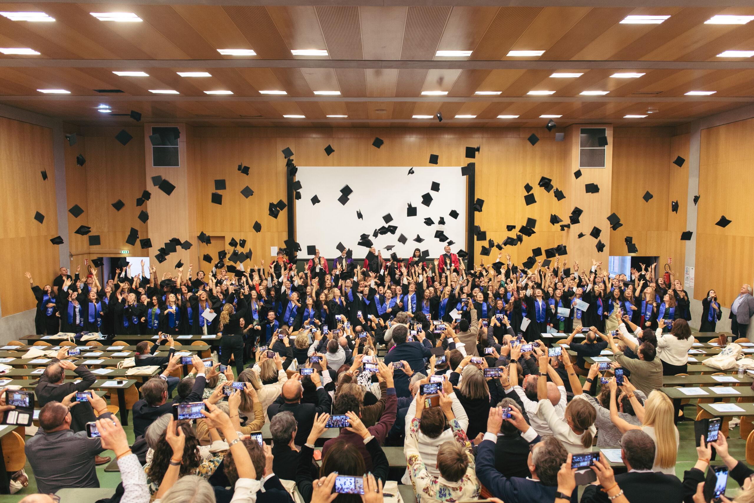 Remise des diplômes pour les étudiants en 6ᵉ année de médecine